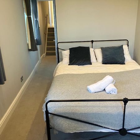 Splendid 2 Bed Flat With Private Terrace In Wimbledon - 2 The Queens Apartment London Ngoại thất bức ảnh