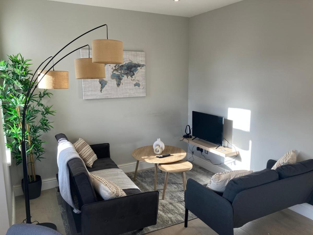 Splendid 2 Bed Flat With Private Terrace In Wimbledon - 2 The Queens Apartment London Ngoại thất bức ảnh