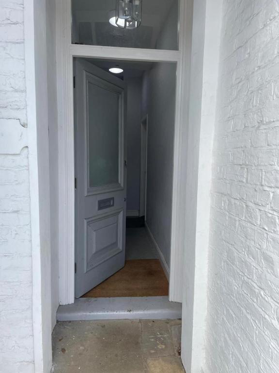 Splendid 2 Bed Flat With Private Terrace In Wimbledon - 2 The Queens Apartment London Ngoại thất bức ảnh