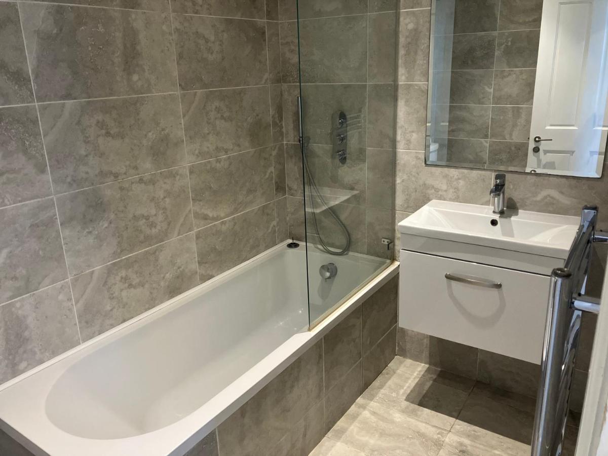 Splendid 2 Bed Flat With Private Terrace In Wimbledon - 2 The Queens Apartment London Ngoại thất bức ảnh