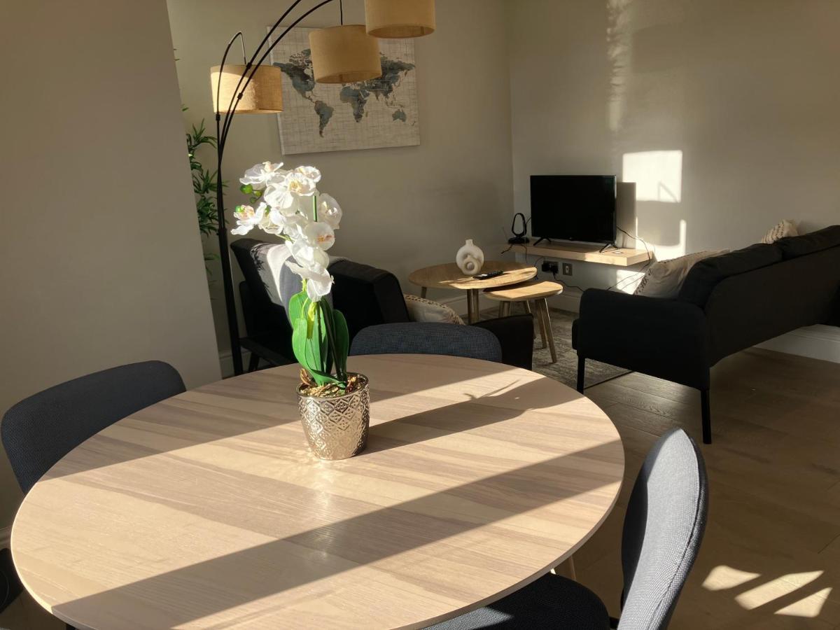 Splendid 2 Bed Flat With Private Terrace In Wimbledon - 2 The Queens Apartment London Ngoại thất bức ảnh