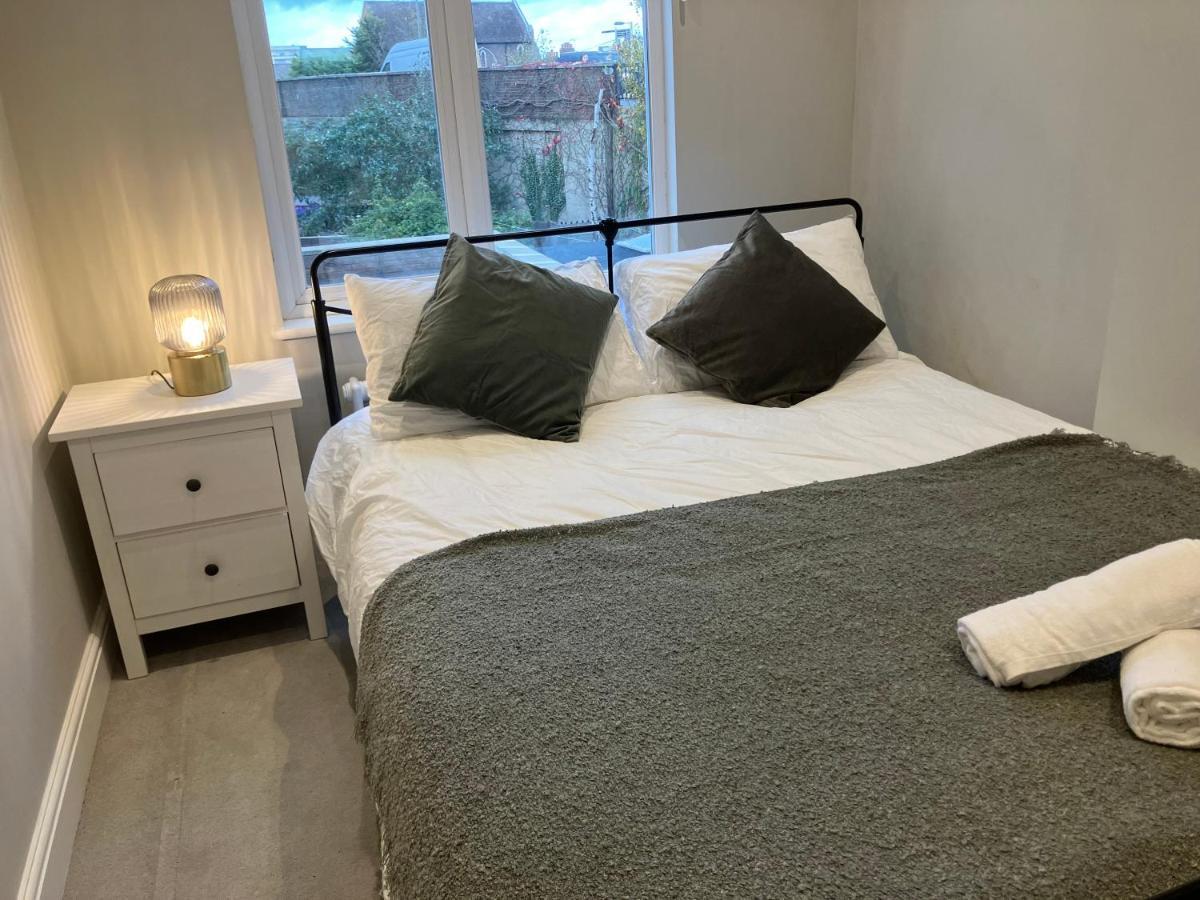 Splendid 2 Bed Flat With Private Terrace In Wimbledon - 2 The Queens Apartment London Ngoại thất bức ảnh